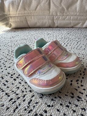 Stride Rite 360 Hayden Girls Iridescent Pink and White Velcro Sneakers
